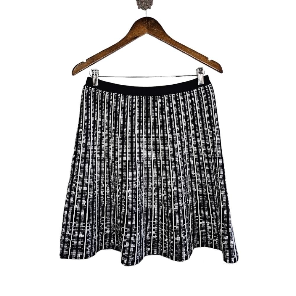 Anne Klein black and white a-line stripes knit skirt